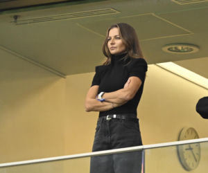 Anna Lewandowska z z teściową i jej partnerem na meczu Polska - Bośnia