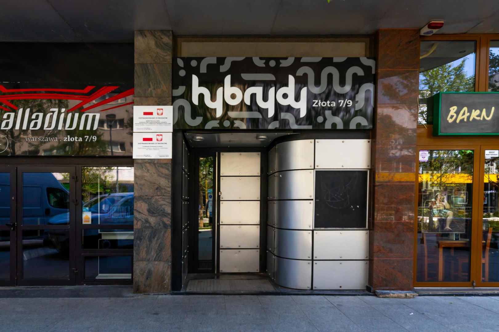 Kluby Studenckie w Warszawie. Hybrydy