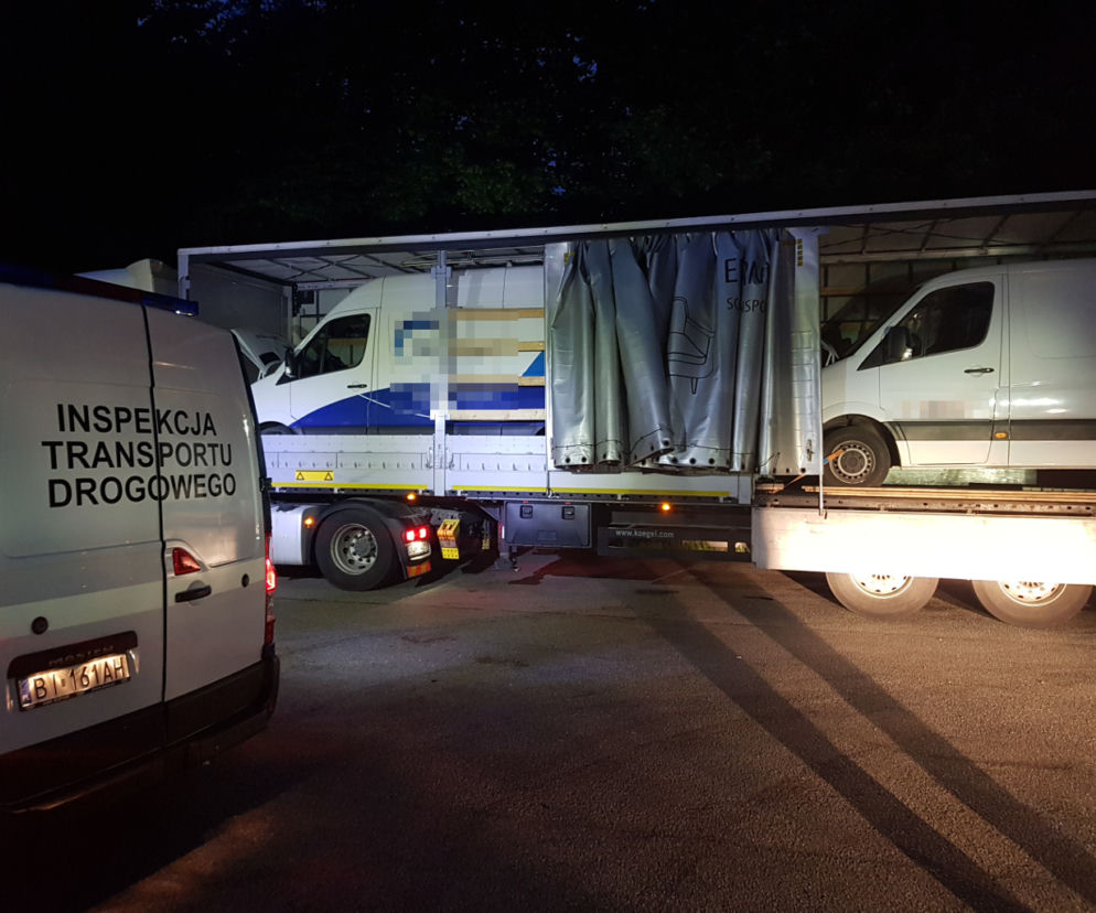 Rutynowa kontrola litewskiej ciężarówki zaskoczyła funkcjonariuszy. Pod plandeką były dwa kradzione busy