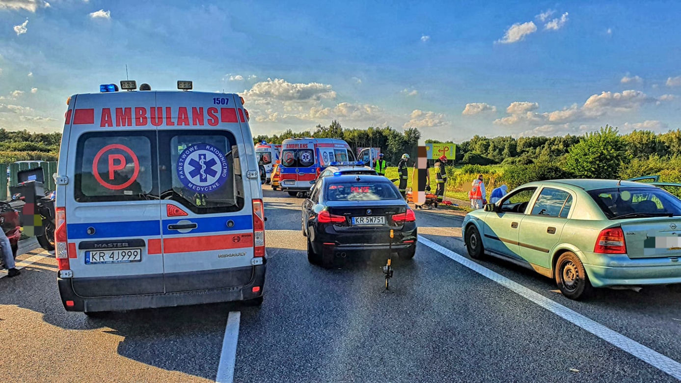 Kraków. Tir staranował osobówkę! Cztery osoby ranne! ZDJĘCIA z tragicznego wypadku na A4