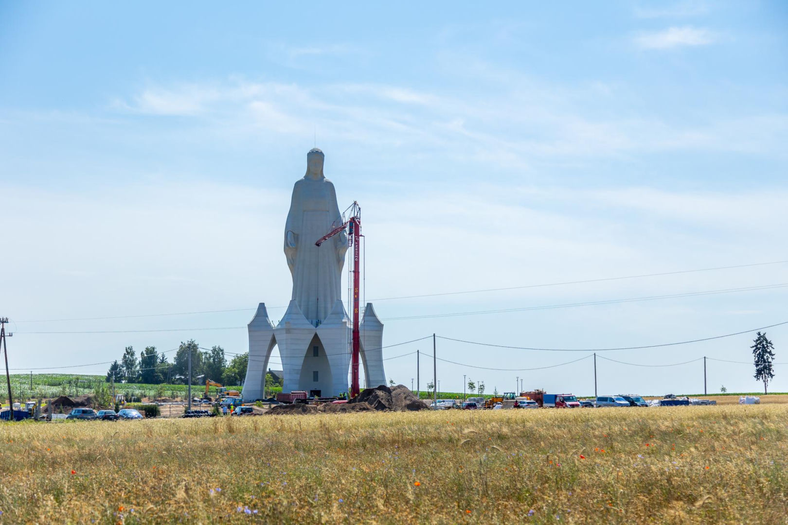 Budowa pomnika Matki Boskiej w Konotopiu