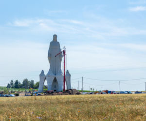 Budowa pomnika Matki Boskiej w Konotopiu