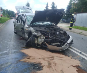 Brzesko. Wypadek karetki wiozącej pacjenta zakażonego koronawirusem