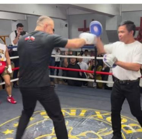 Karol Nawrocki podczas treningu u Manny'ego Pacquiao