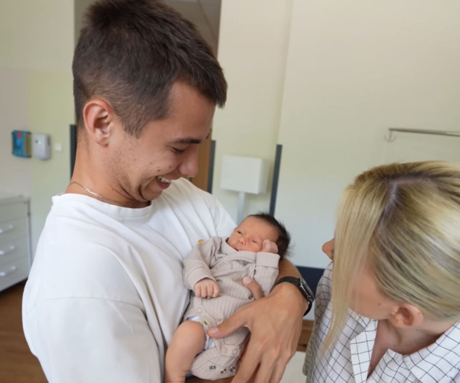 Friz i Wersow po raz pierwszy pokazali twarz córki. Tak wygląda dziecko Karola Wiśniewskiego!