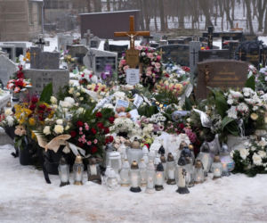 Mama i córka spoczęły w jednym grobie.