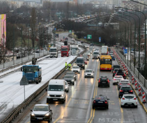 Slalom na Trasie Łazienkowskiej. Trwa remont wiaduktów