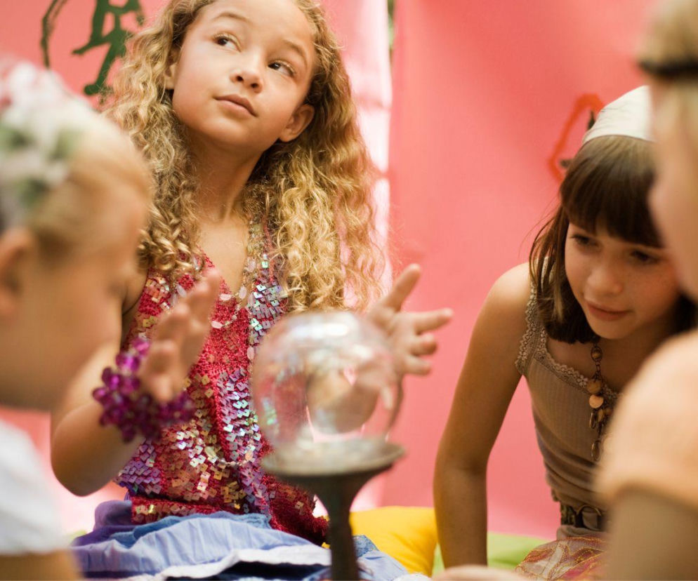 Pomysły na andrzejki w przedszkolu. Te wróżby i zabawy zachwycą dzieci