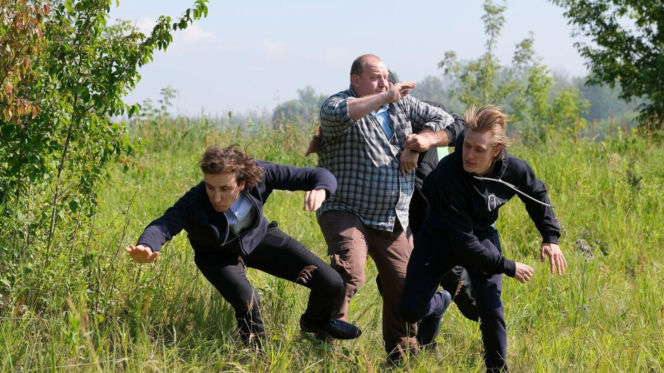 M jak miłość odc. 1894. Tadeusz (Bartłomiej Nowosielski), ksiądz Grzegorz (Paweł Janyst), Krystian (Hubert Czajka)