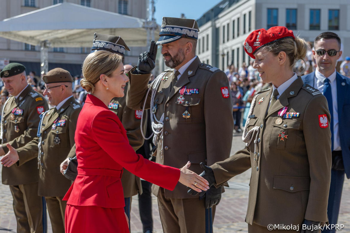 Obchody Dnia Flagi Rzeczypospolitej z udziałem Pary Prezydenckiej. Marta Nawrocka nadała szyku 2 maja