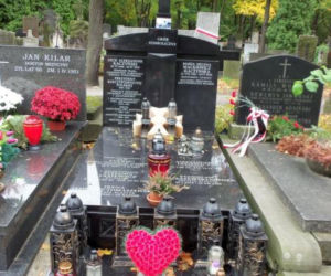 Tak wyglądają groby Jadwigi Kaczyńskiej i Rajmunda Kaczyńskiego