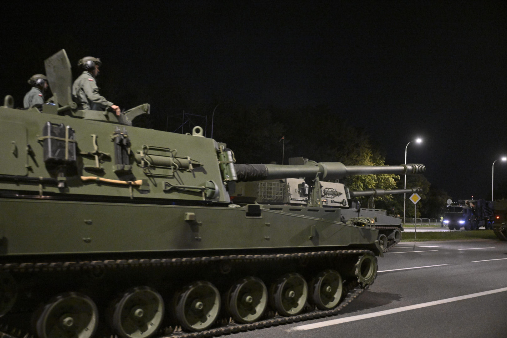 Nocna próba defilady wojskowej w Warszawie