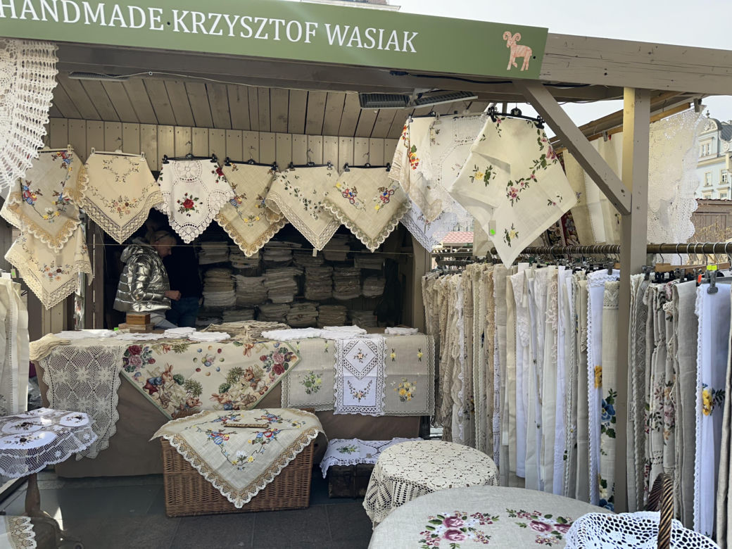 W Krakowie wystartował jarmark wielkanocny. Sprawdziliśmy tegoroczne ceny!