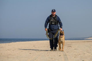Nowy „funkcjonariusz” na czterech łapach zasilił szeregi policji w Lęborku