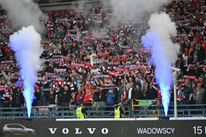 Tak kibice Wisły Kraków bawili się na trybunach. Znajdź się na zdjęciach