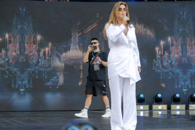 Syn Górniak pokazał się z nową dziewczyną! O północy połączy ich namiętny pocałunek!