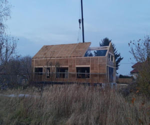 Dom z prefabrykatów drewniano-słomianych