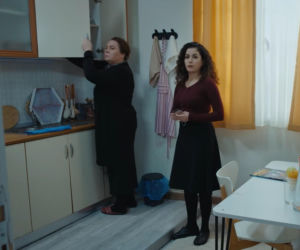 Dziedzictwo, odcinek 974: Okrutne oskarżenie o niemoralny romans! Adalet znajduje drogi prezent w szufladzie Aynur