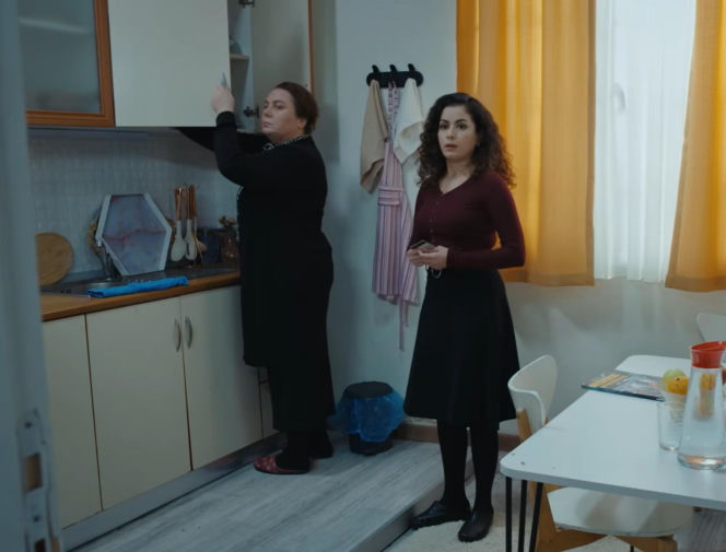 Dziedzictwo, odcinek 974: Okrutne oskarżenie o niemoralny romans! Adalet znajduje drogi prezent w szufladzie Aynur