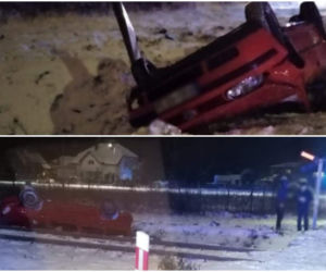 Płońsk. POTĘŻNE zderzenie volkswagena z szynobusem! Auto wylądowało na dachu [ZDJĘCIA]