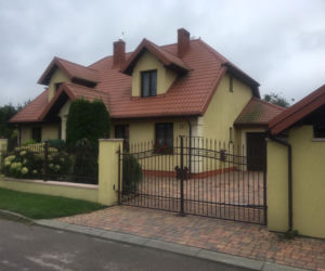 W takich warunkach mieszka Czarnek. Tak dom wygląda w środku