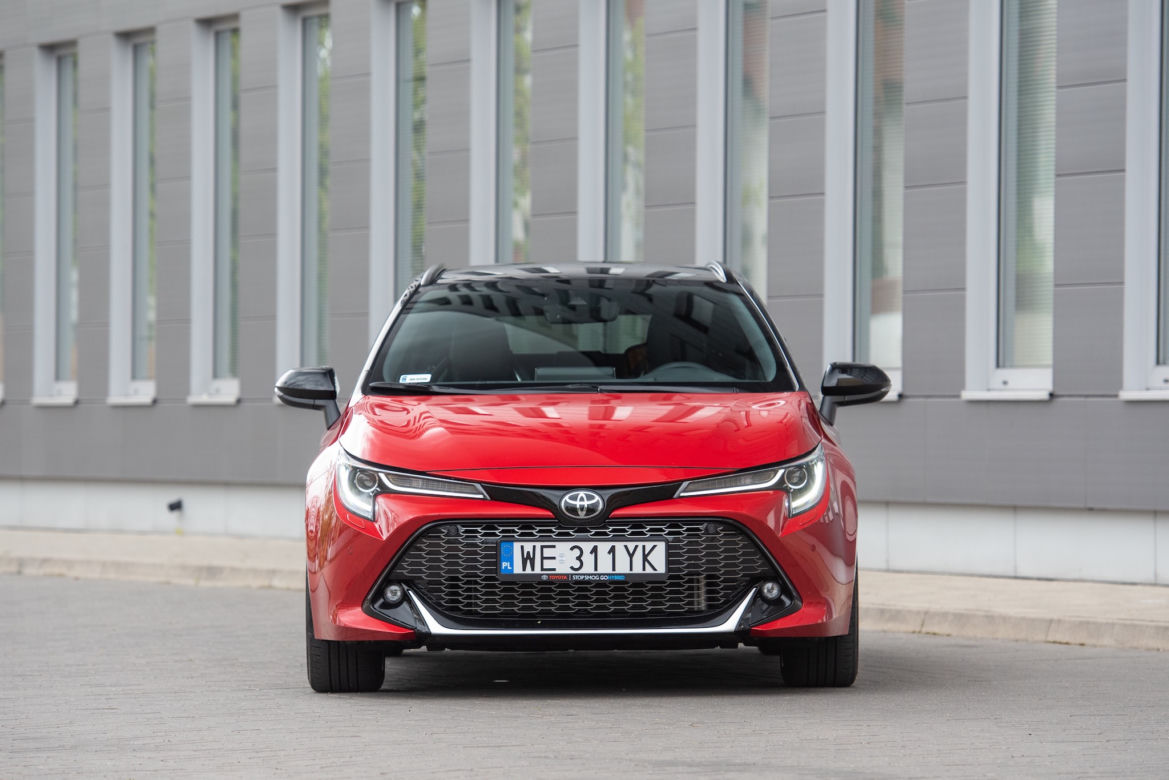 Toyota Corolla TS Kombi GR Sport 2.0 Hybrid 180 KM e-CVT 