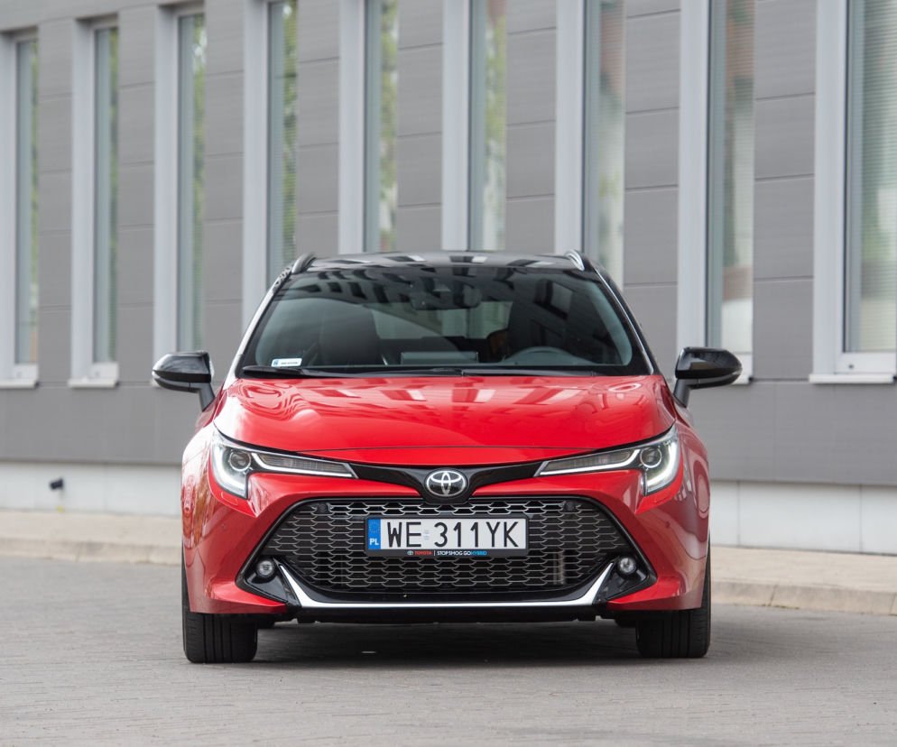 Toyota Corolla TS Kombi GR Sport 2.0 Hybrid 180 KM e-CVT 