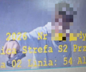 Użyła klaksonu i się zaczęło. 18-letni Wiktor D.  groził kierującej autobusem! Znaleźli u niego wiatrówkę i coś jeszcze