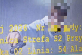 Użyła klaksonu i się zaczęło. 18-letni Wiktor D.  groził kierującej autobusem! Znaleźli u niego wiatrówkę i coś jeszcze