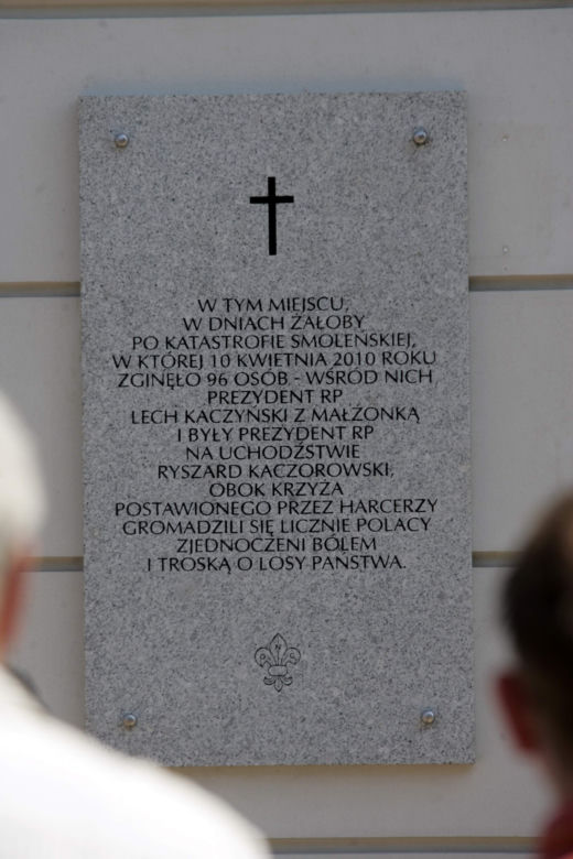 Tablica na Pałacu Prezydenckim 