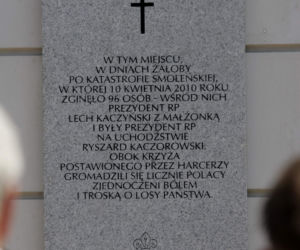 Tablica na Pałacu Prezydenckim 
