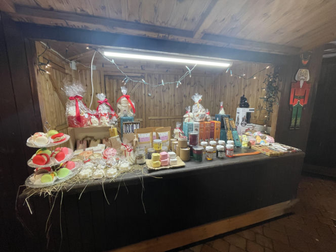 Pokémony, różowe gofry i zaskakujące różnice w cenach. Porównaliśmy łódzkie jarmarki