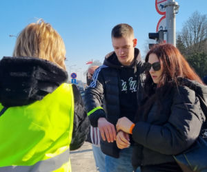 W walentynki policja przypomina, że kochać musimy się też na drodze