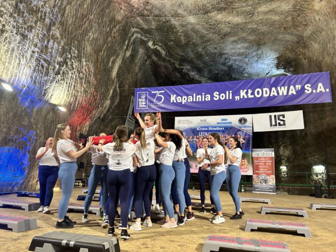 Trening fitness na stepie 600 metrów pod ziemią. Poznanianki zawalczyły o rekord Guinnessa