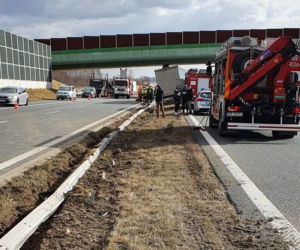 Wystrzał opony w ciężarówce na A4