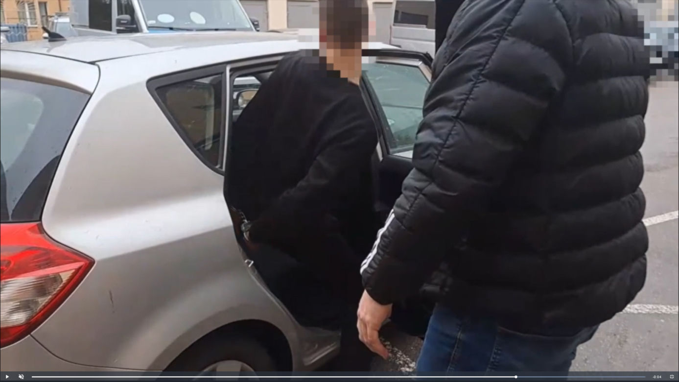 Krwawy napad na sklep w Kobyłce. Co wiemy o zatrzymanym 22-latku?
