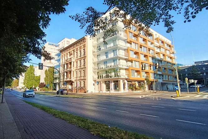 Oszpecona kamienica przy ul. Malczewskiego