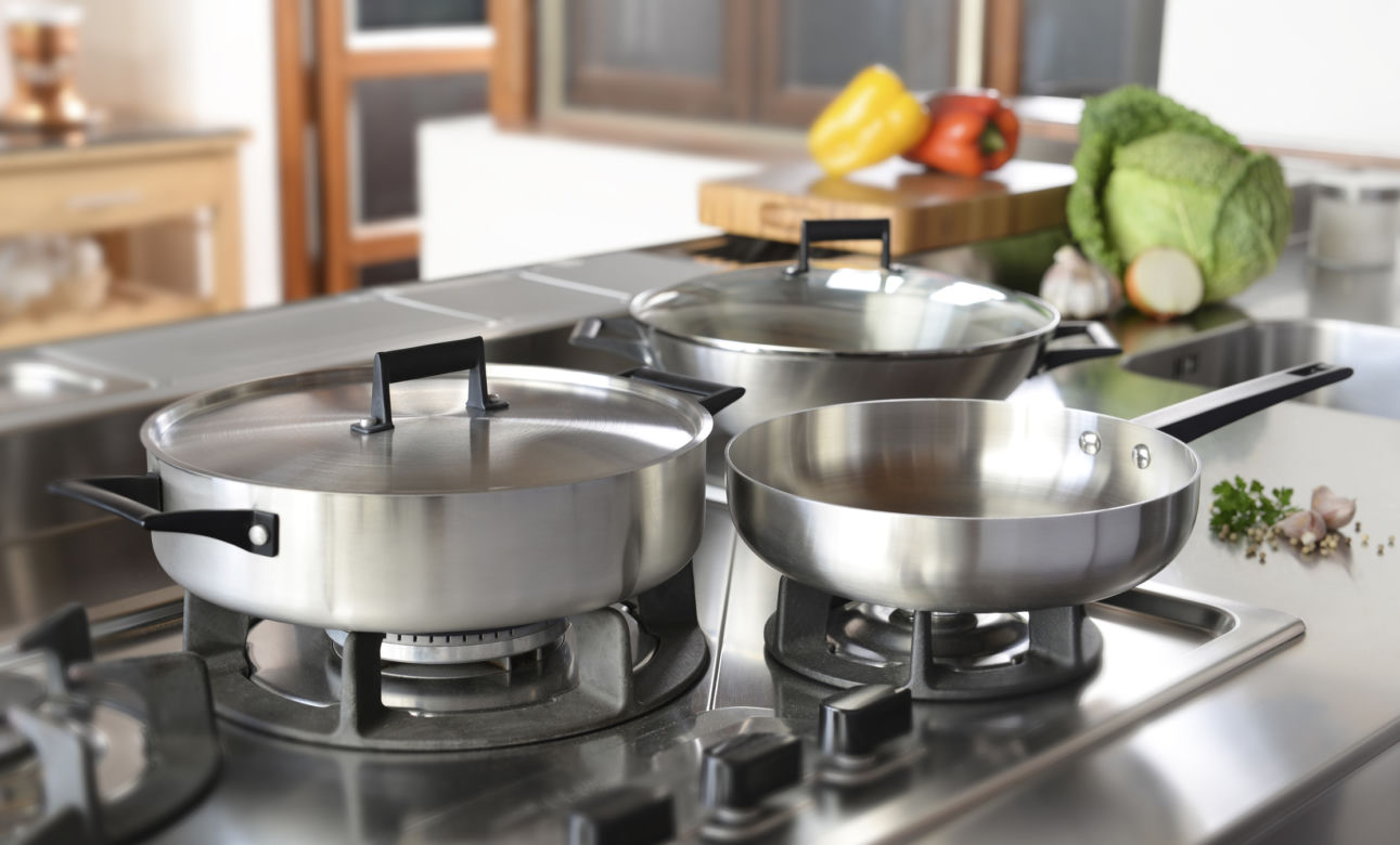 Wybieramy patelnię aluminiową. Na co zwrócić uwagę?
