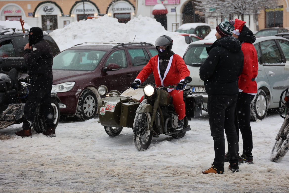 Śnieżyca niestraszna MotoMikołajom z Lublina!