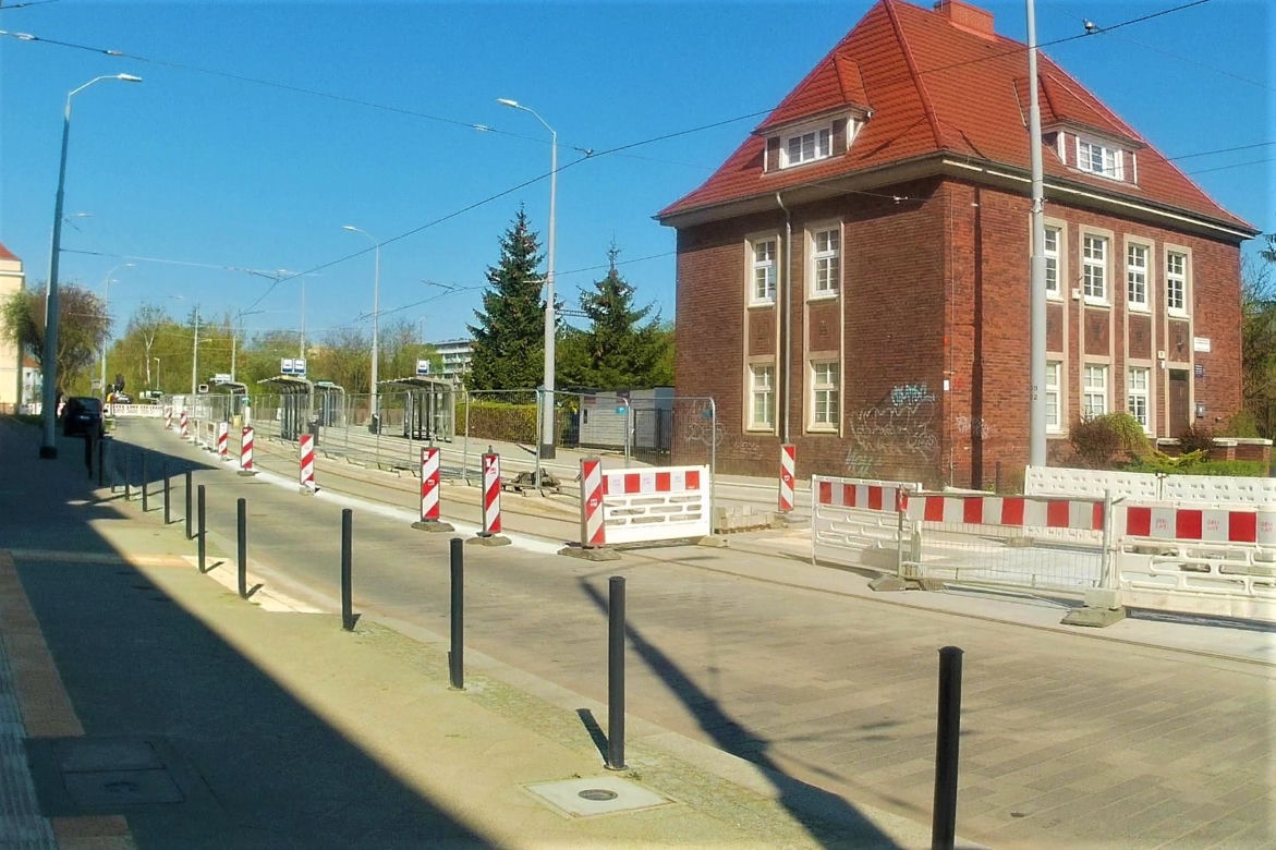 Dlaczego tramwaje jeżdżą tyłem? Niecodzienne manewry na szczecińskim Niebuszewie