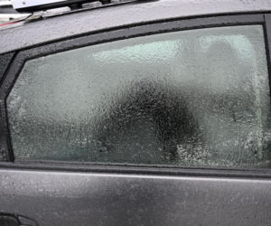 Gołoledź paraliżuje Polskę