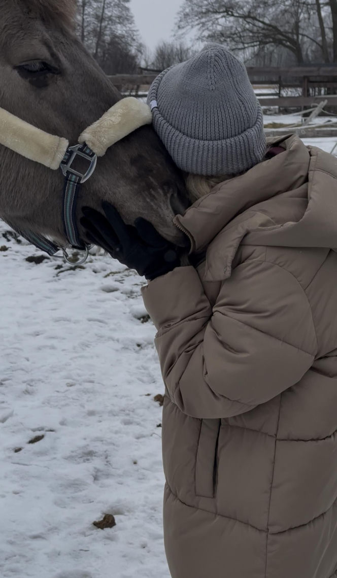 Joanna Krupa odwiedza schronisko dla zwierząt