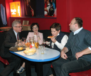 Beata Szydło w kręgielni
