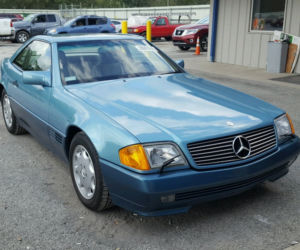 Mercedes 500 SL z przebiegiem niecałych 2000 km