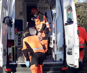 82-latka cztery dni leżała przygnieciona przez meble. Między szafą a tapczanem, bez jedzenia i picia