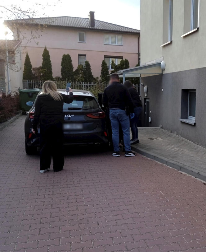 Atak na wójt Starej Kornicy. Mężczyzna usłyszał zarzuty