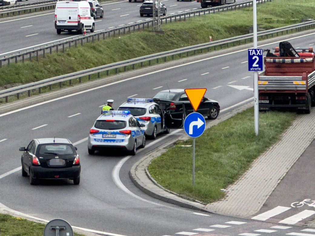 Pijany Gruzin jechał zygzakiem przez S8. Zatrzymali go inni kierowcy, doszło do szarpaniny