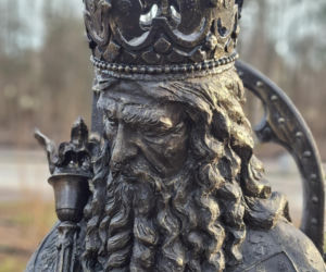 Nowa perełka Świętokrzyskiego. Posągi królów Polski obok legendarnego Dębu Bartka