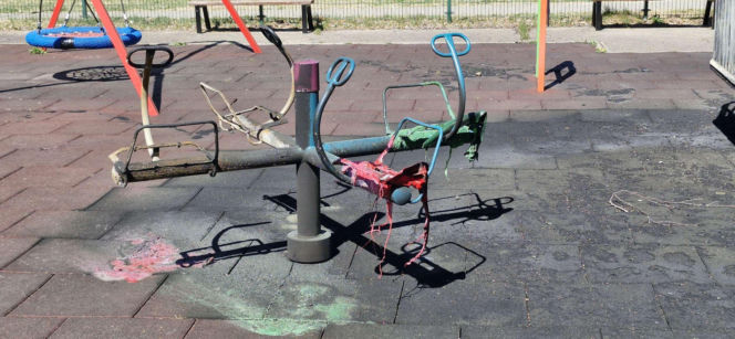 8-latek podpalił plac zabaw przy ul. Wyszyńskiego w Toruniu