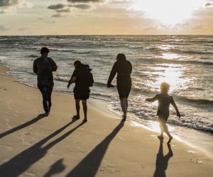 Mielno: 4-letnie dziecko zniknęło na plaży. Dziewczynka przeszła kilometr, zanim ją odnaleziono